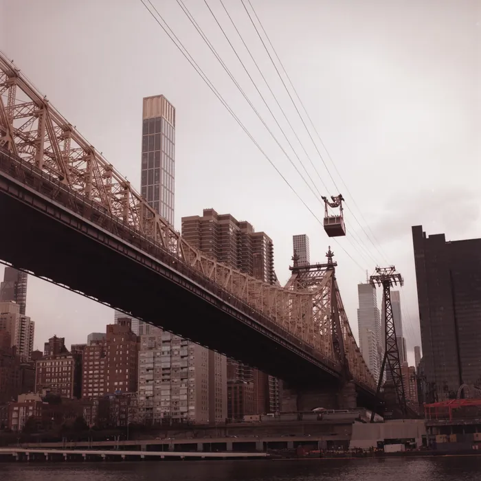 Analogfoto, aufgenommen mit Hasselblad 501cm auf Kodak Gold 200, New York