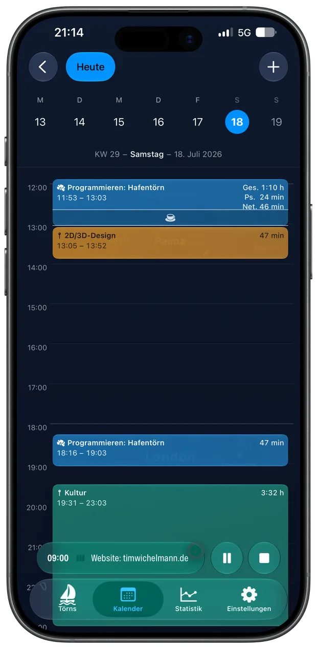 Kalenderansicht in Törn: ein Samstag als Zeitstrahl von 12 bis 22 Uhr mit farbigen Blöcken — „Programmieren: Hafentörn“ mit Gesamt-, Pausen- und Nettozeit, „2D/3D-Design“, „Kultur“ am Abend